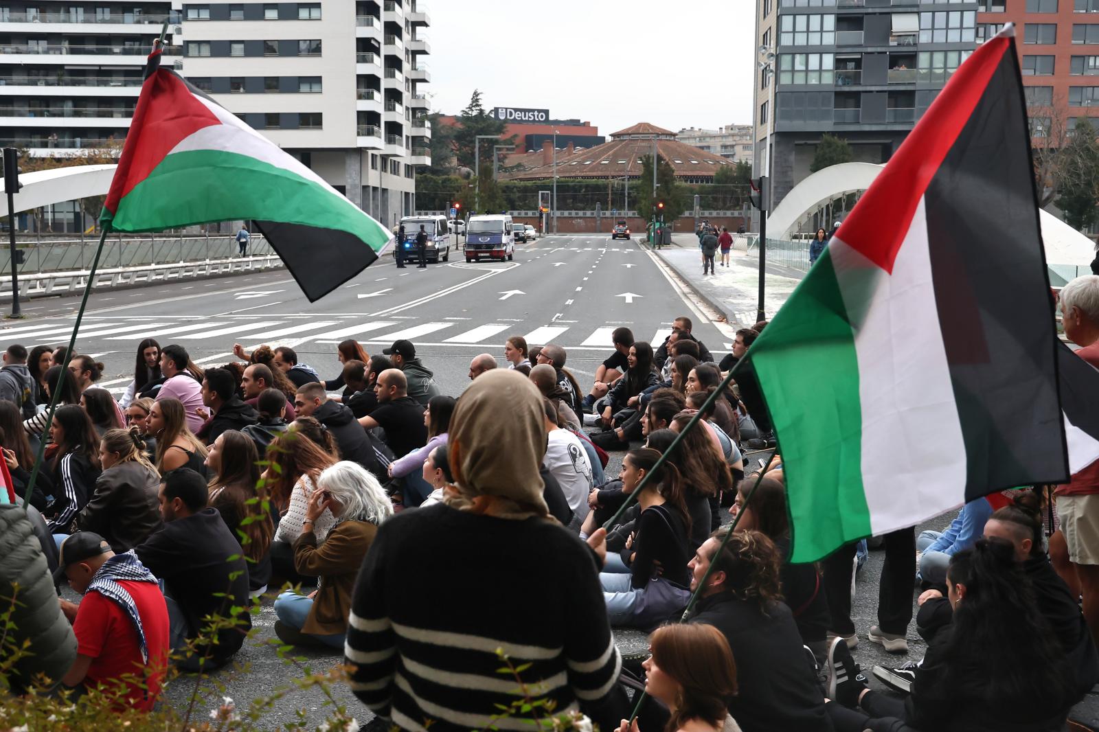 Sentada por Palestina en la entrada a San Sebastián