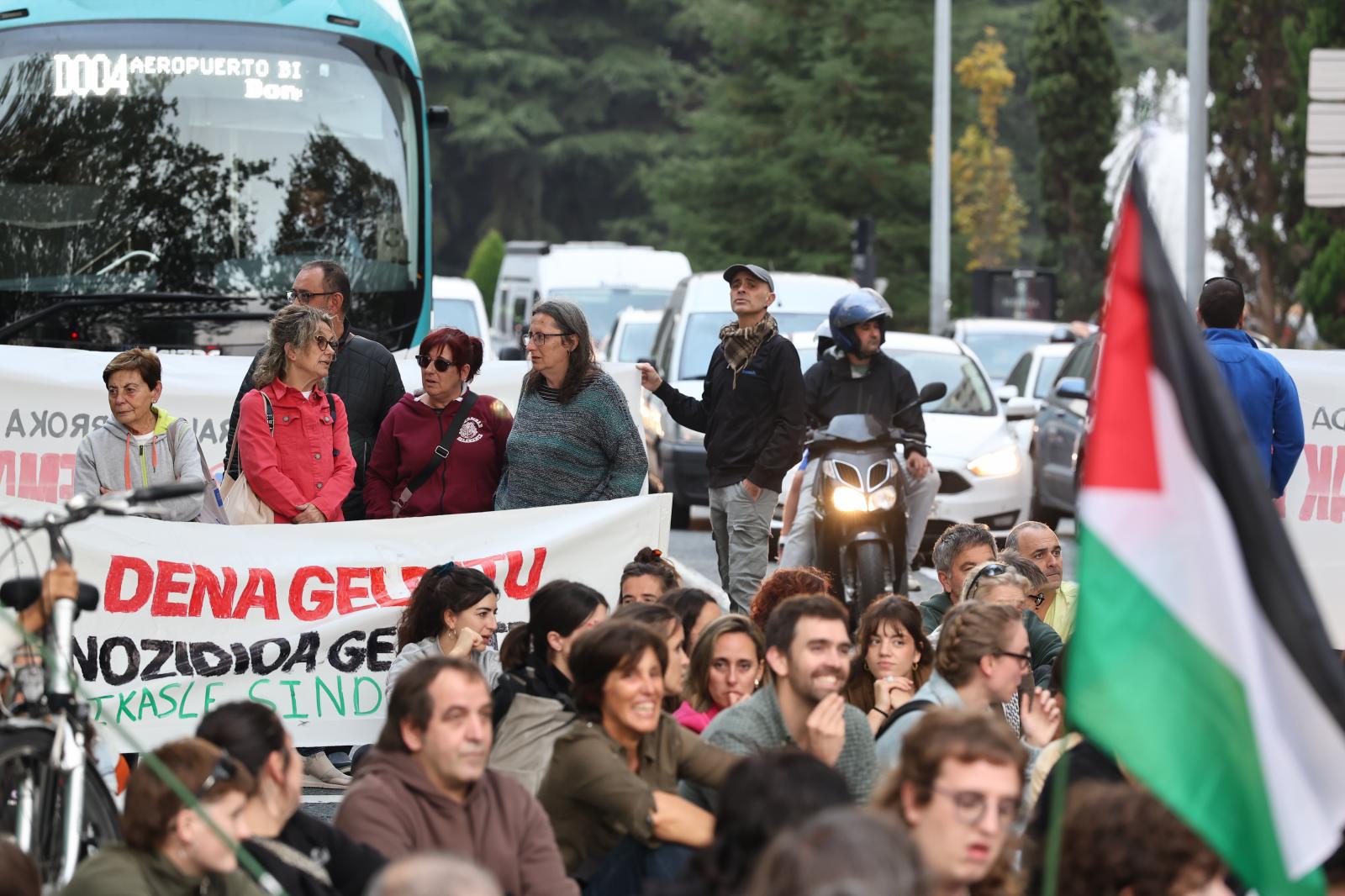 Sentada por Palestina en la entrada a San Sebastián