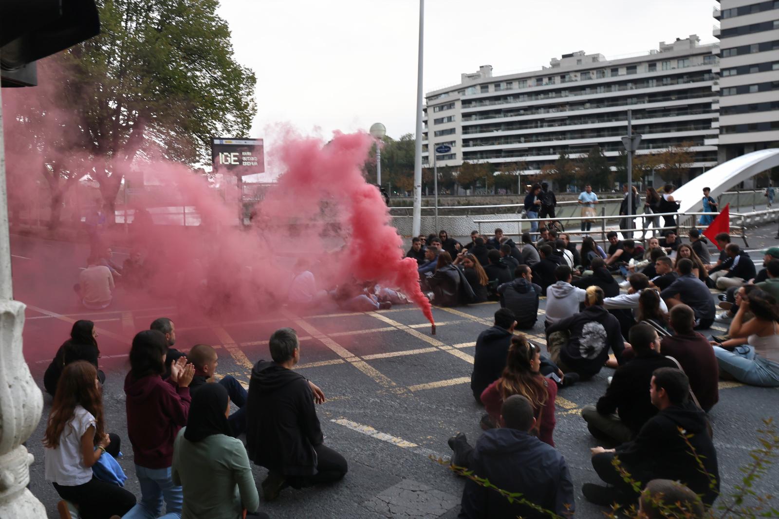 Sentada por Palestina en la entrada a San Sebastián