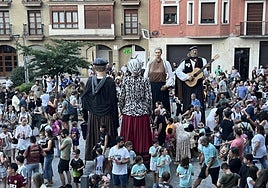 Los gigantes y cabezudos de Urretxu serán los protagonistas de una bonita fiesta con Lekaio el sábado.