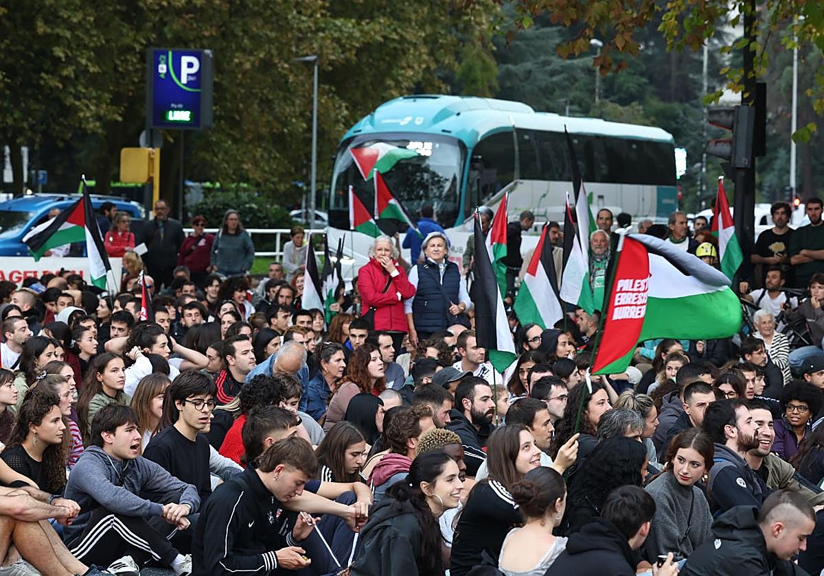 Sentada en Donostia con motivo de la huelga del pasado miércoles para denunciar el genocidio en Gaza.