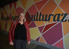 Elin Haf, tras la conferencia ofrecida en Azpeitia.