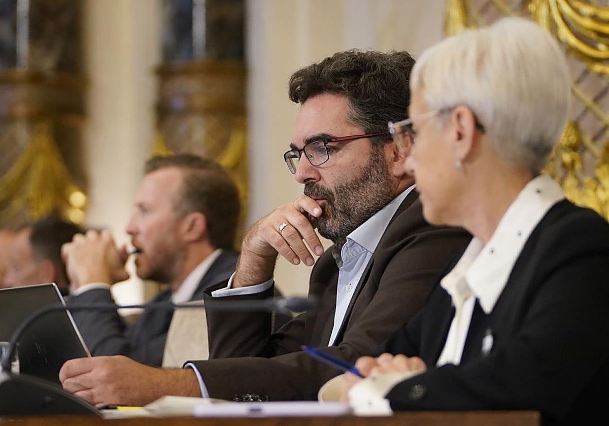 El portavoz de Elkarrekin Podemos, Víctor Lasa, este jueves en el Salón de Plenos.