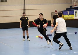 Julen Mujika, durante un entrenamiento en Artaleku.