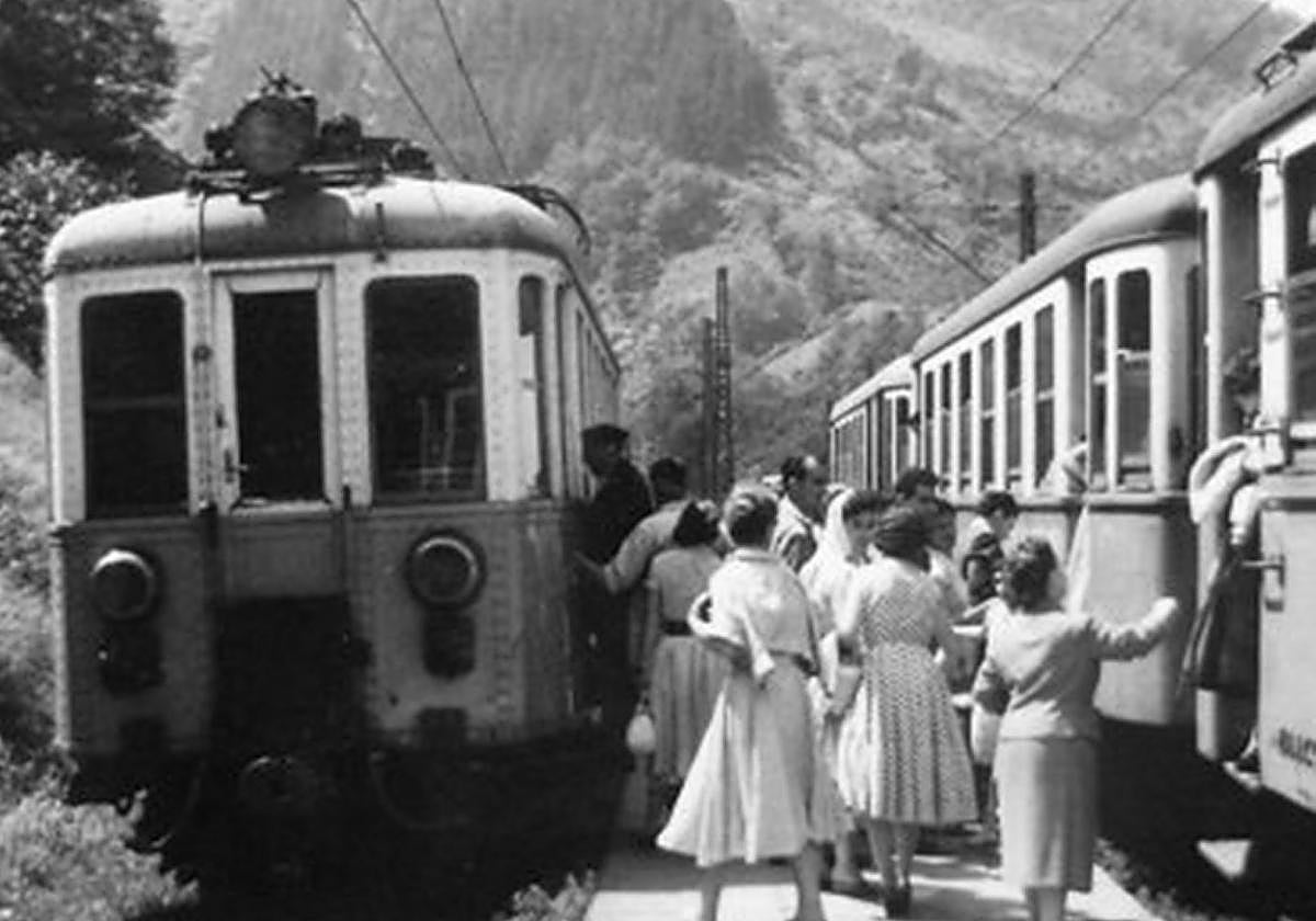 Trasbordo de pasajeros en San Prudencio.