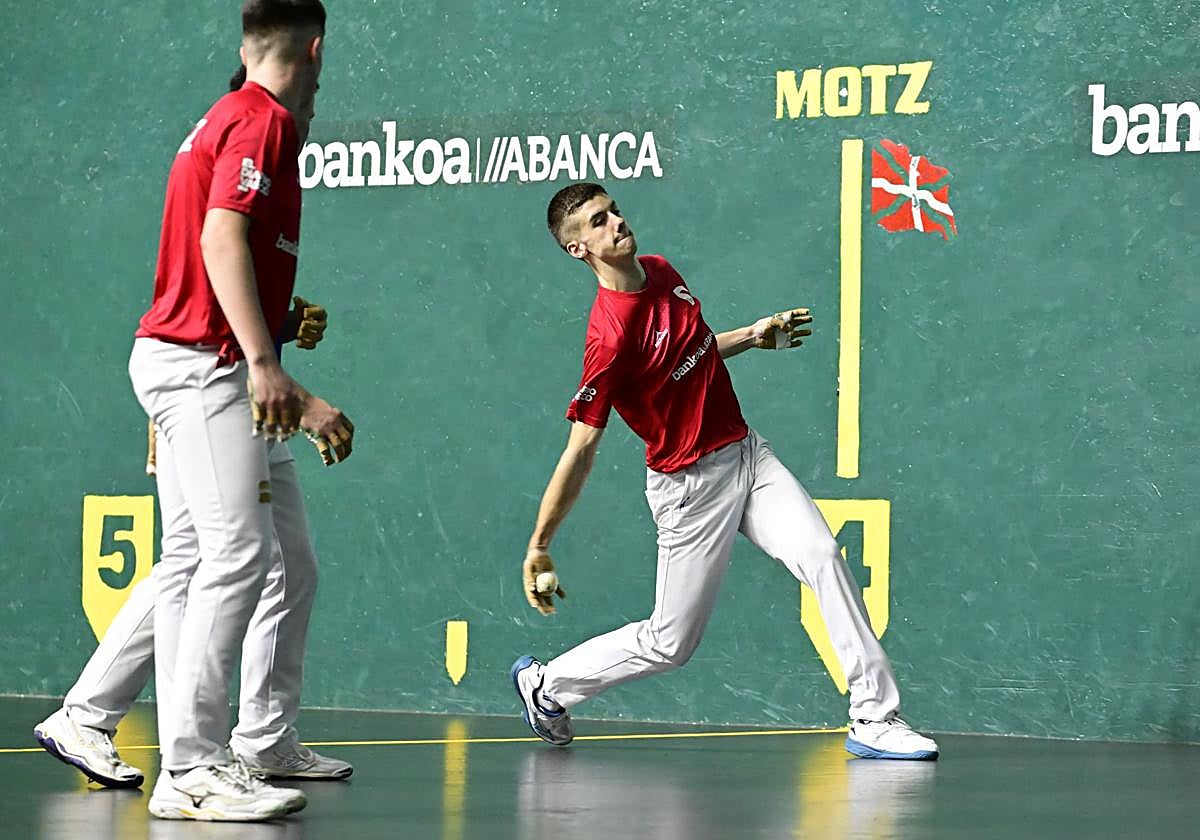 Fernández saca a pasear la puntilla en el Gurea de Azkoitia