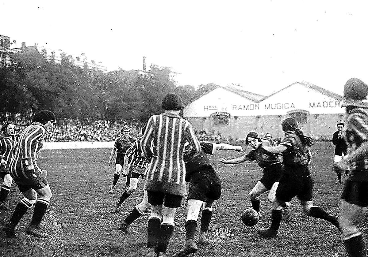 Las futbolistas belgas, en Atocha hace cien años.