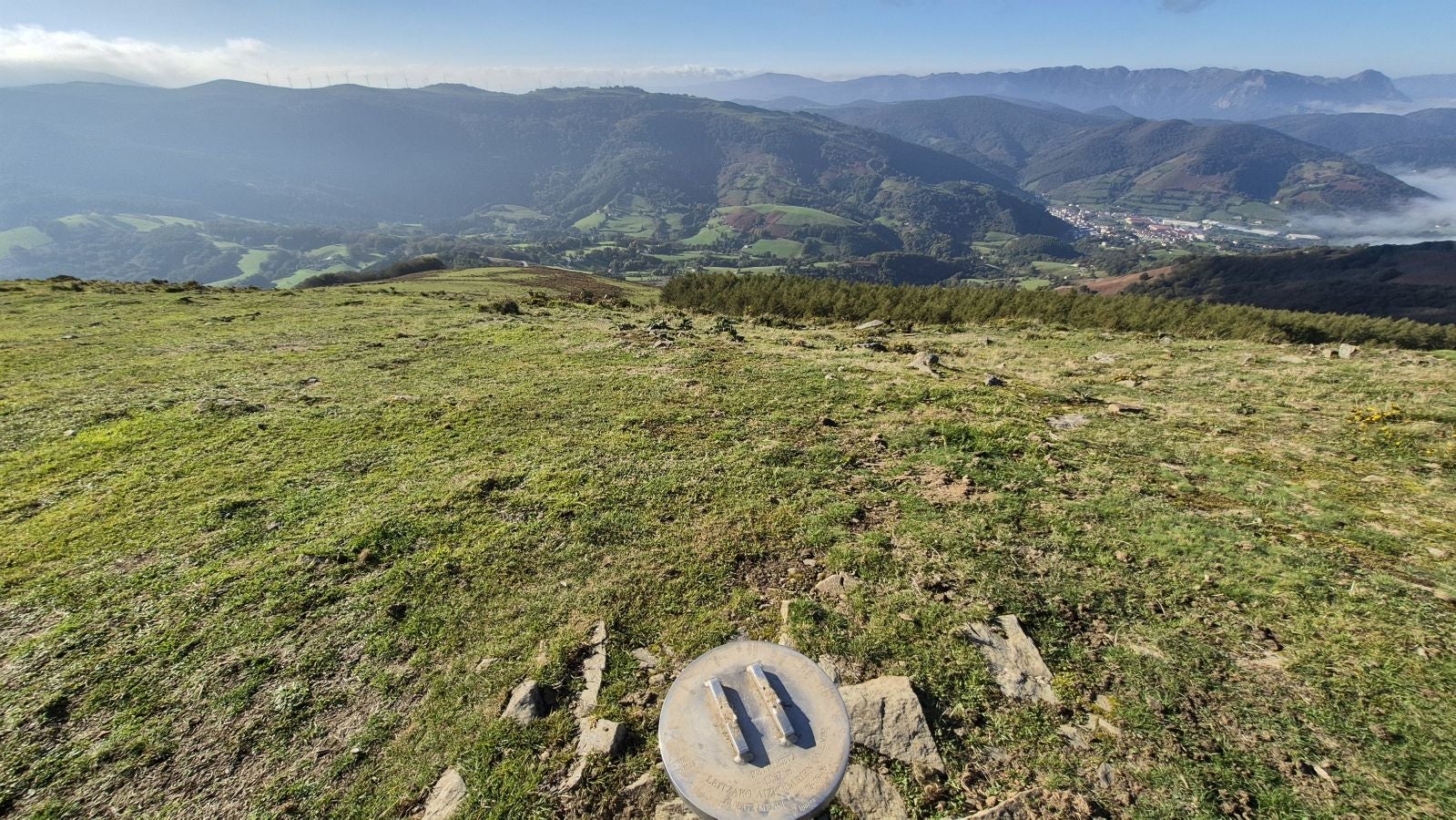 Una discreta cima navarra cobijada por el bosque