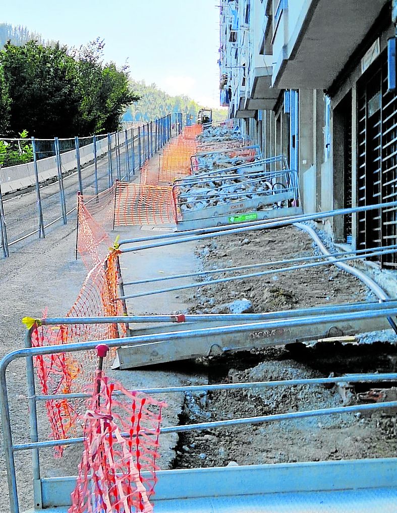Las obras se realizan entre los portales 8 y 20 de la calle.