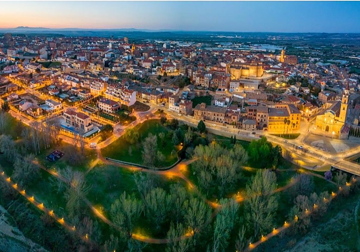 La ciudad medieval cerca de Gipuzkoa ideal para visitar en otoño: palacios, una catedral del siglo XV y los restos de una muralla