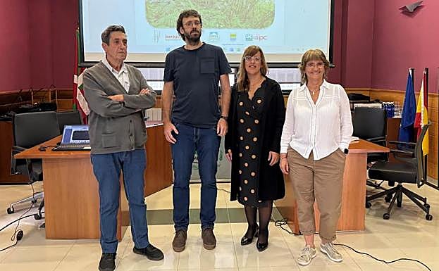 Presentación en el Ayuntamiento de Mendaro del descubrimiento en la cueva de Santakutz.