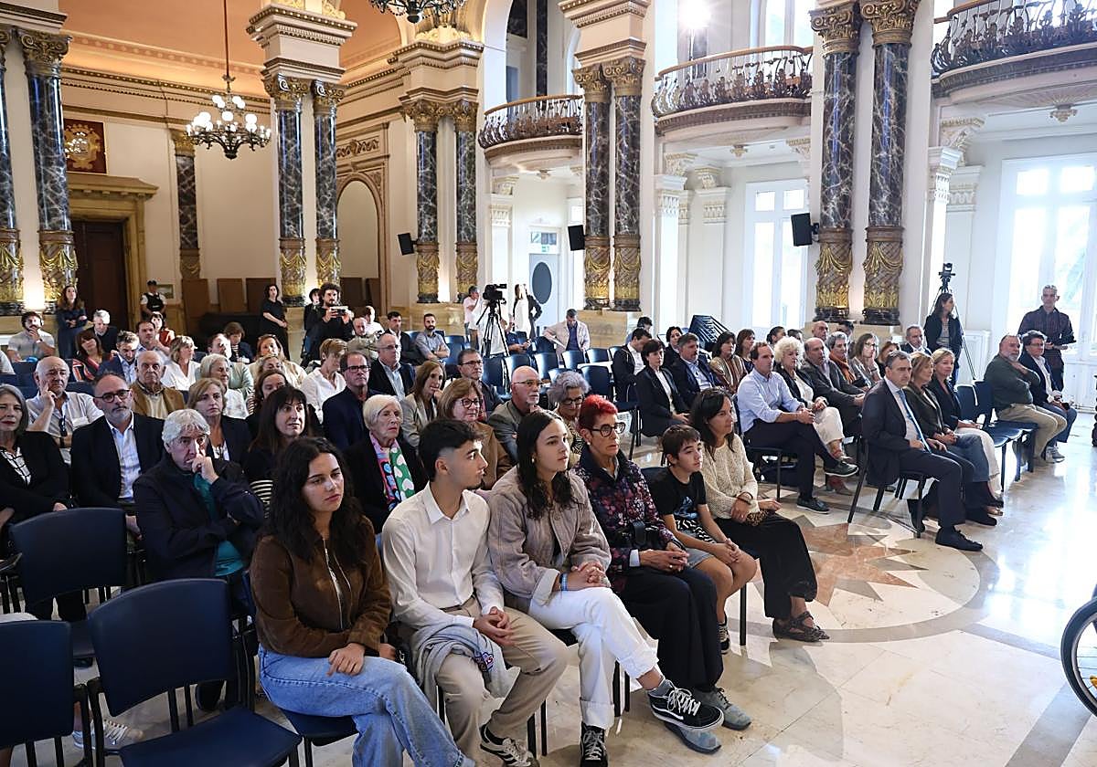 El público siguió con atención el último pleno de Eneko Goia el jueves en el Ayuntamiento de San Sebastián.