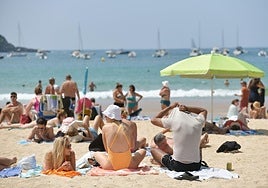 Playa de La Concha de San Sebastián durante una jornada de verano.