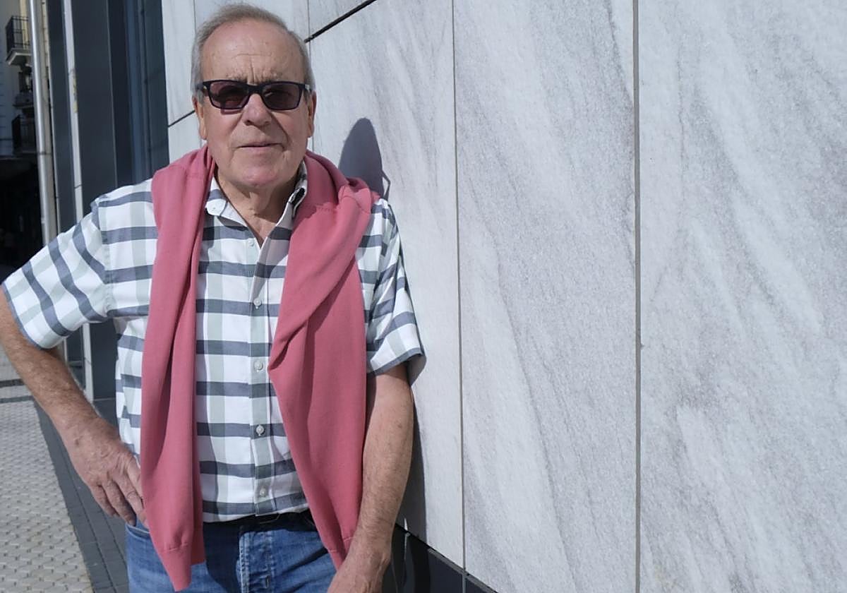 Acordeonista, pianista, maestro, visitador médico, padre, esposo, bisabuelo; Rafa en la calle Miracruz.