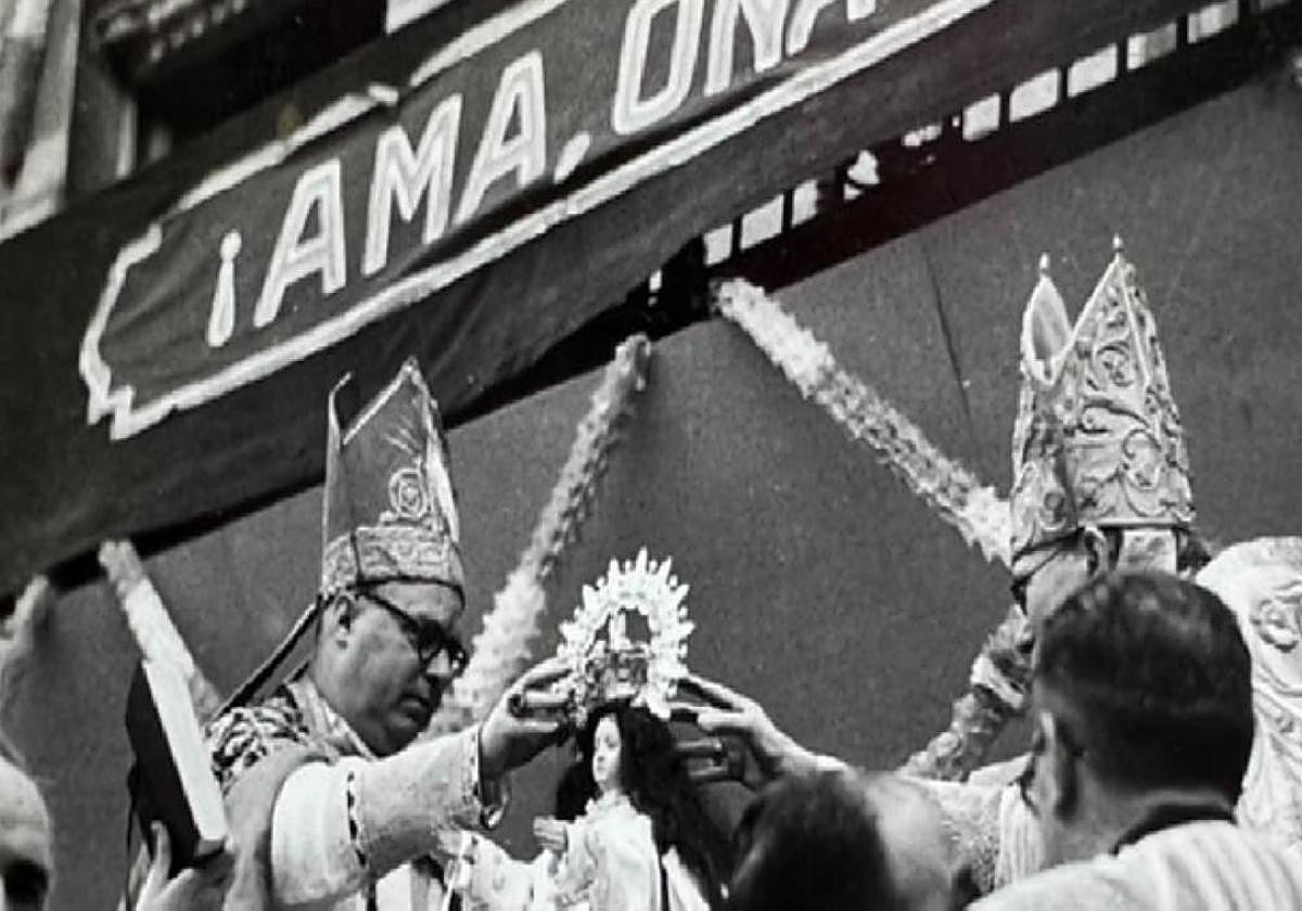 Coronación de la Virgen de Urrategi en 1950.
