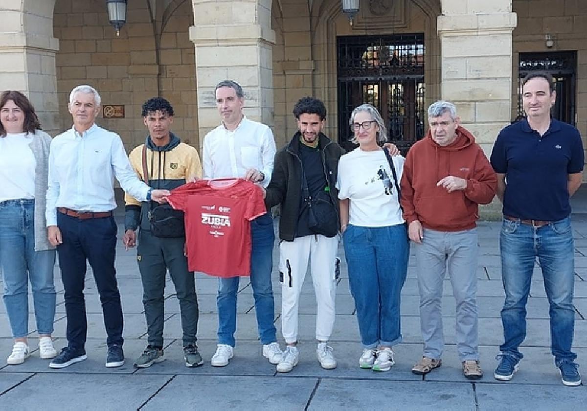 Impulsores y participantes del programa Zubia Kirolak, este viernes en San Juan.