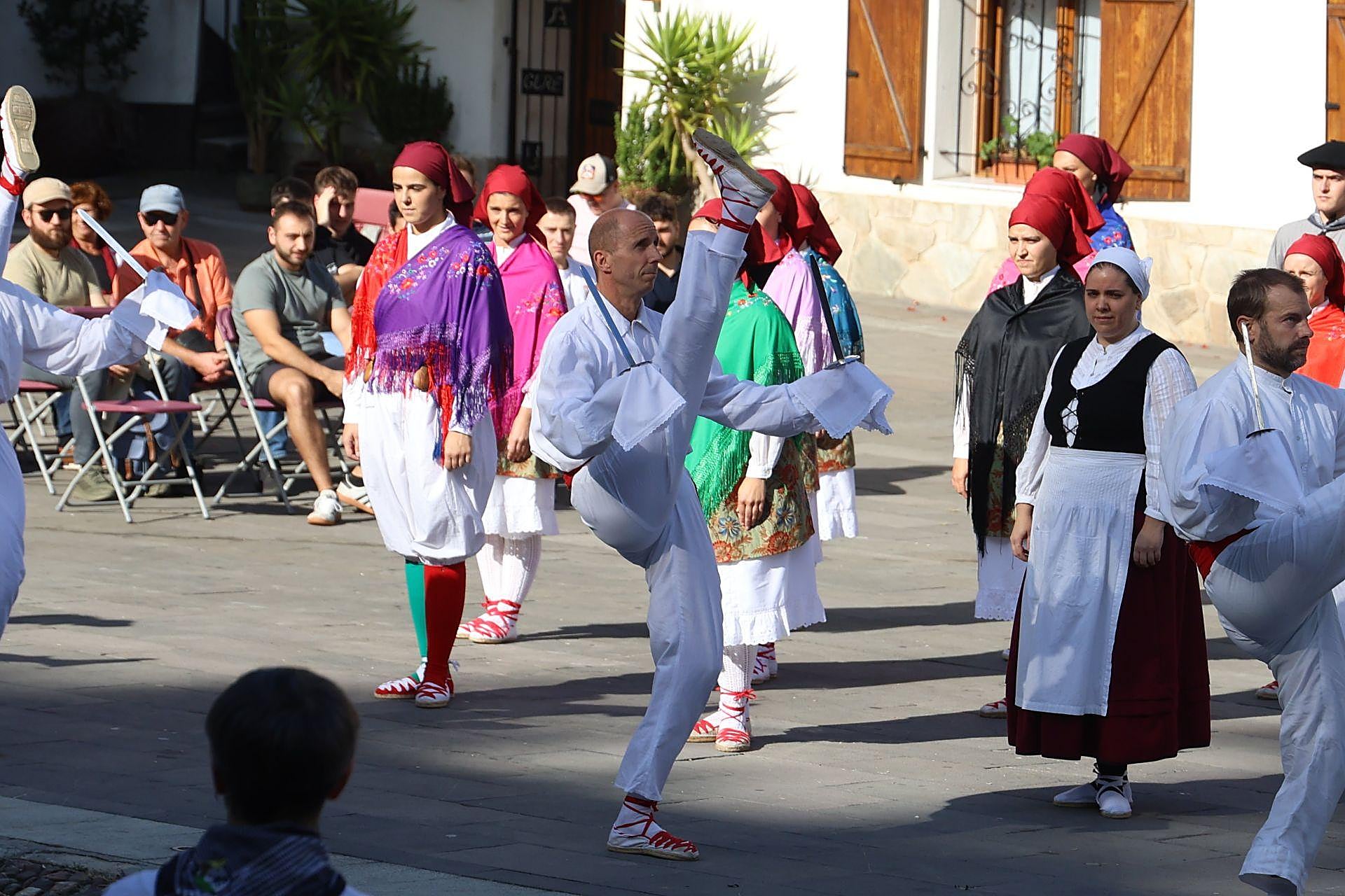 Astigarraga pone la guinda a la Kultur Astea con cien dantzaris