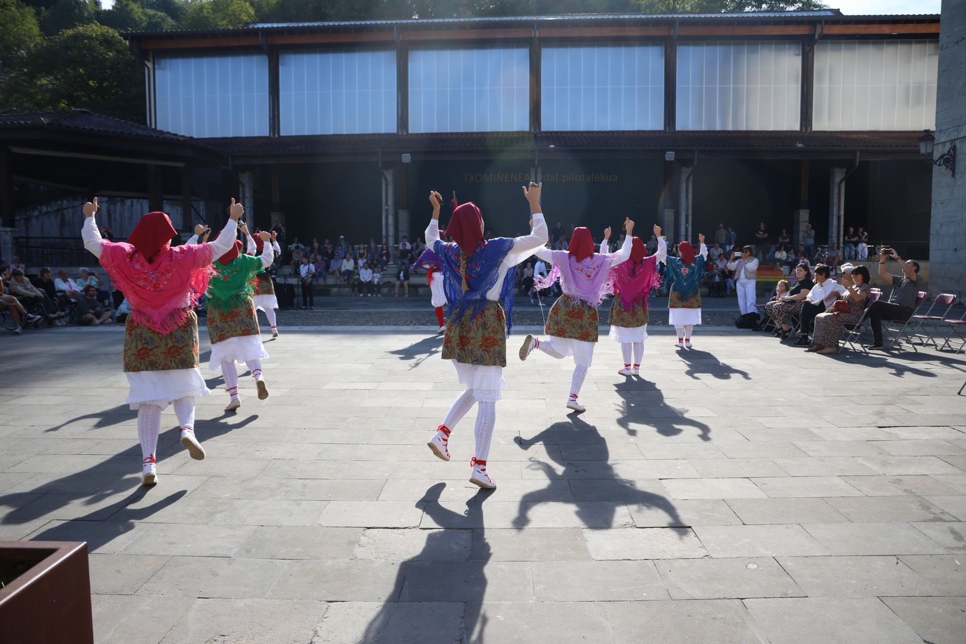 Astigarraga pone la guinda a la Kultur Astea con cien dantzaris