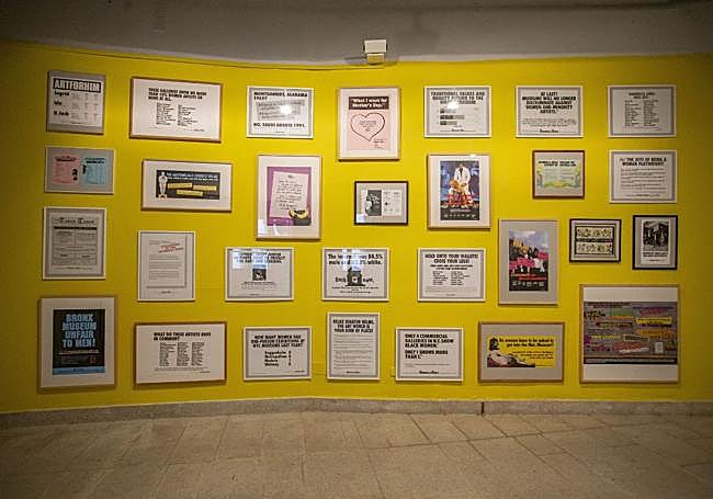 Carteles con algunas de las denuncias realizadas por el movimiento.