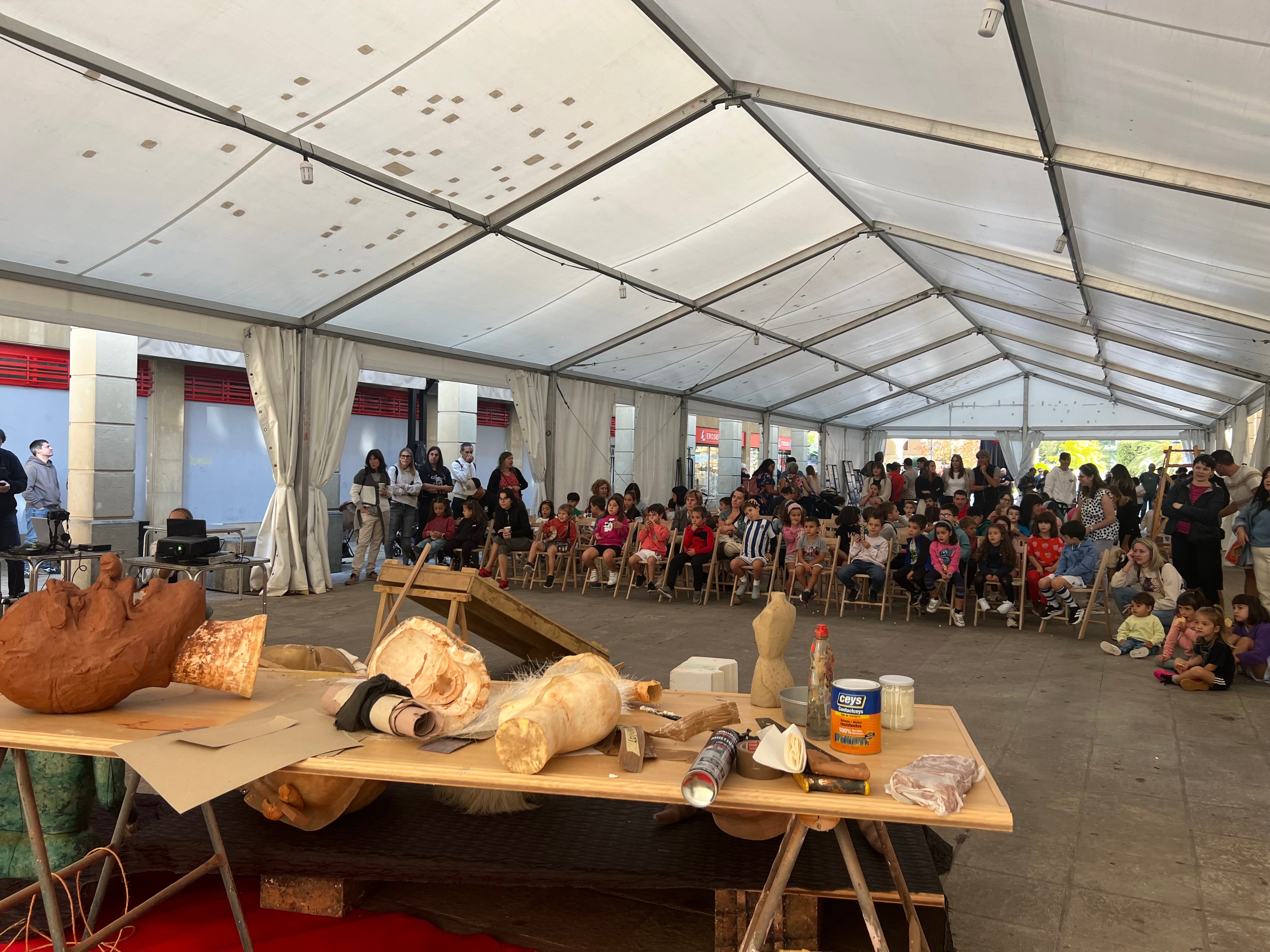 Los gigantes y cabezudos toman las calles Urretxu