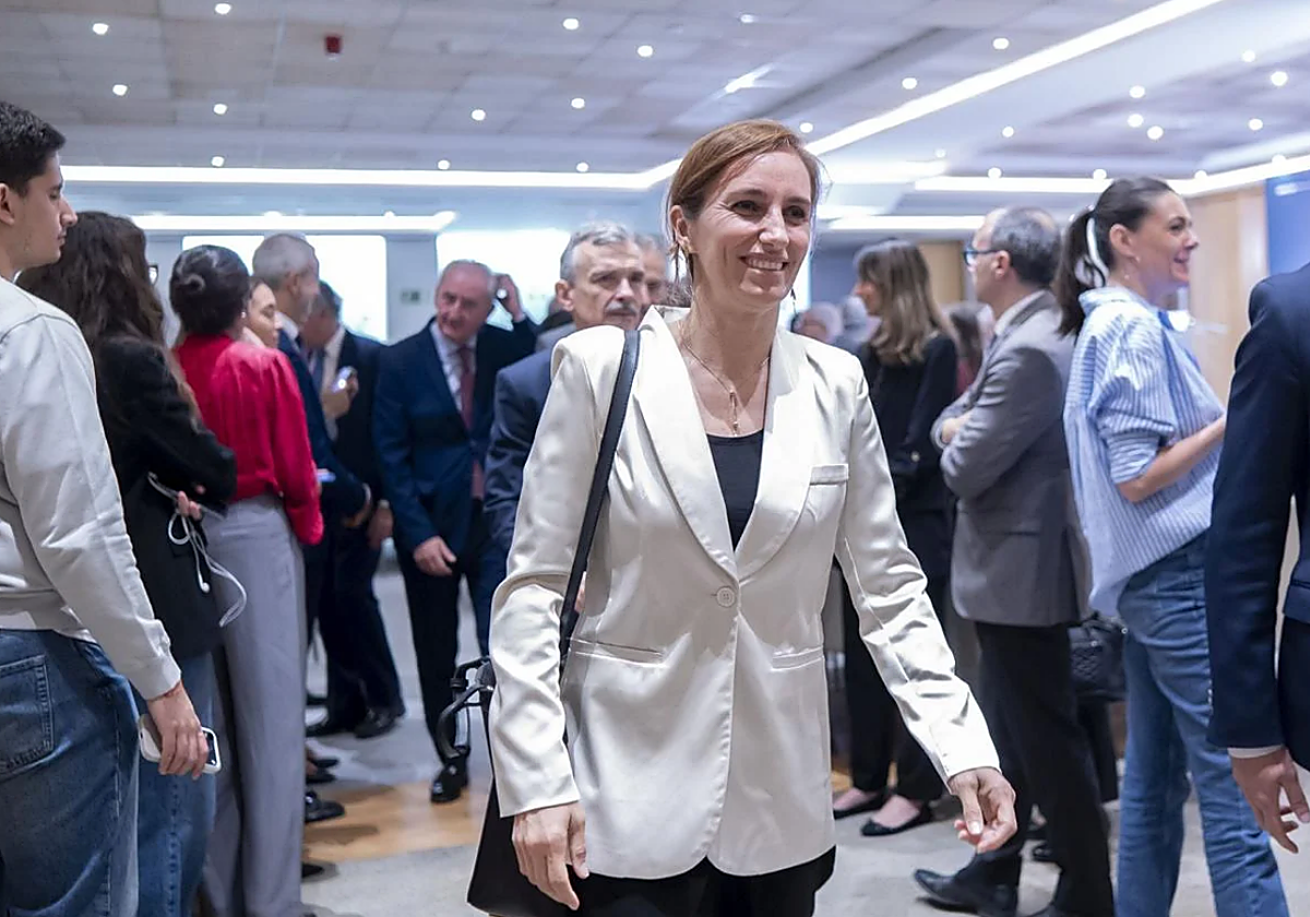 La ministra de Sanidad, Mónica García