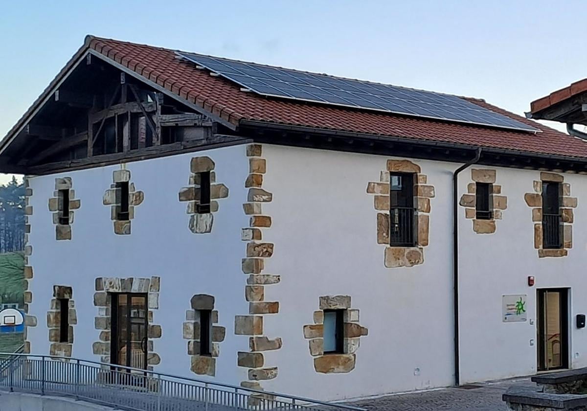 Imagen de las placas instaladas en la guardería Kuttun.