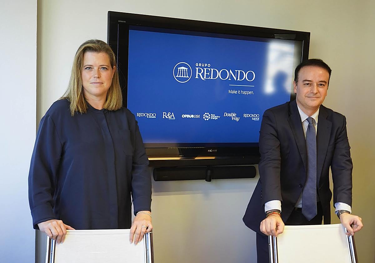Sandra Rudy e Iván Redondo, en la oficina de GR en Donostia.