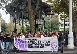 Decenas de personas denuncian el homicidio en el Boulevard.