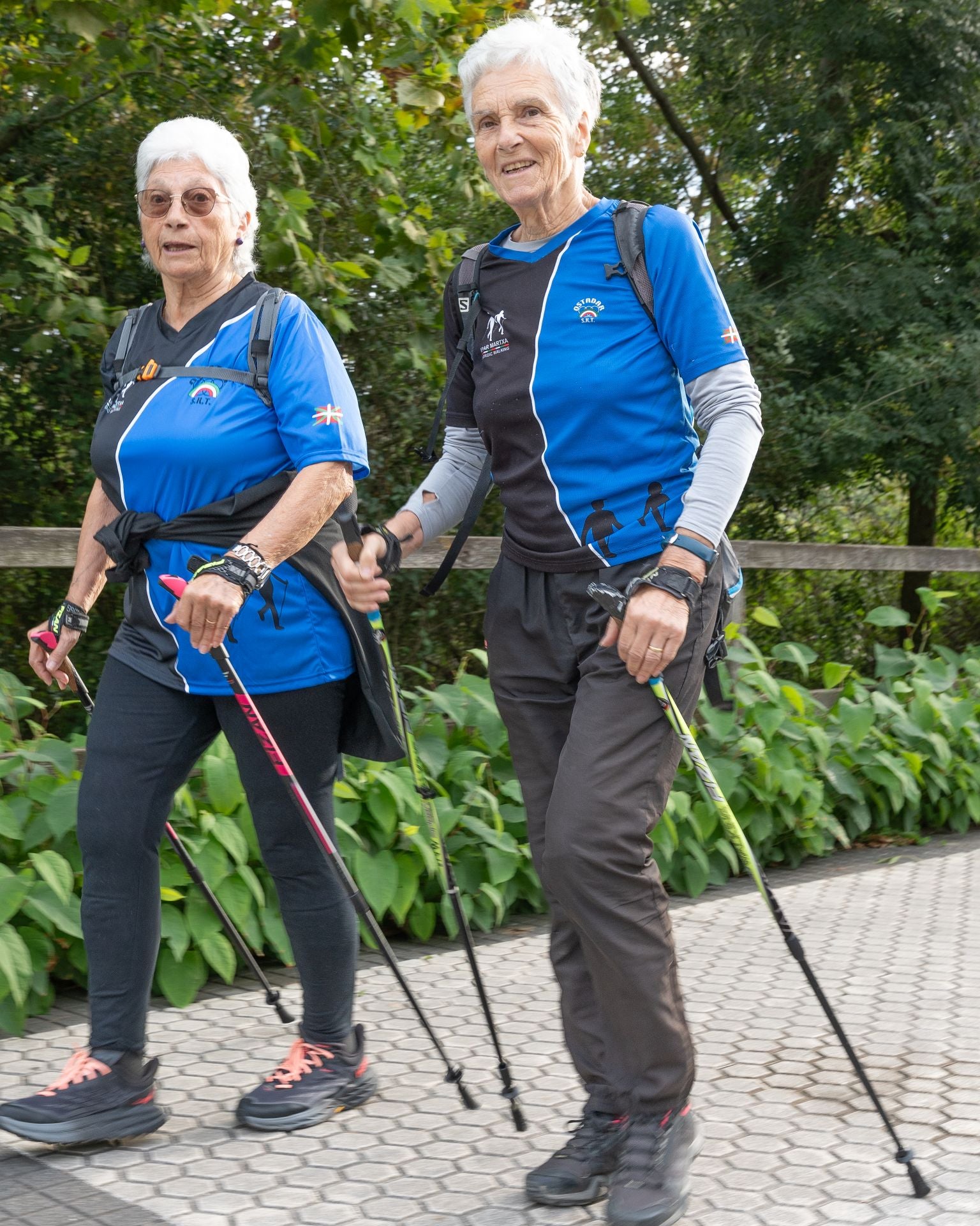 Imagen secundaria 2 - Hainbat herritar animatu dira proposatutako txangoetan parte hartzera. 
