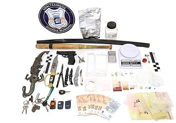 Material incautado al detenido,