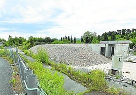 Antiguo invernadero de jardinería que se transformará en un camping de autocaravanas.