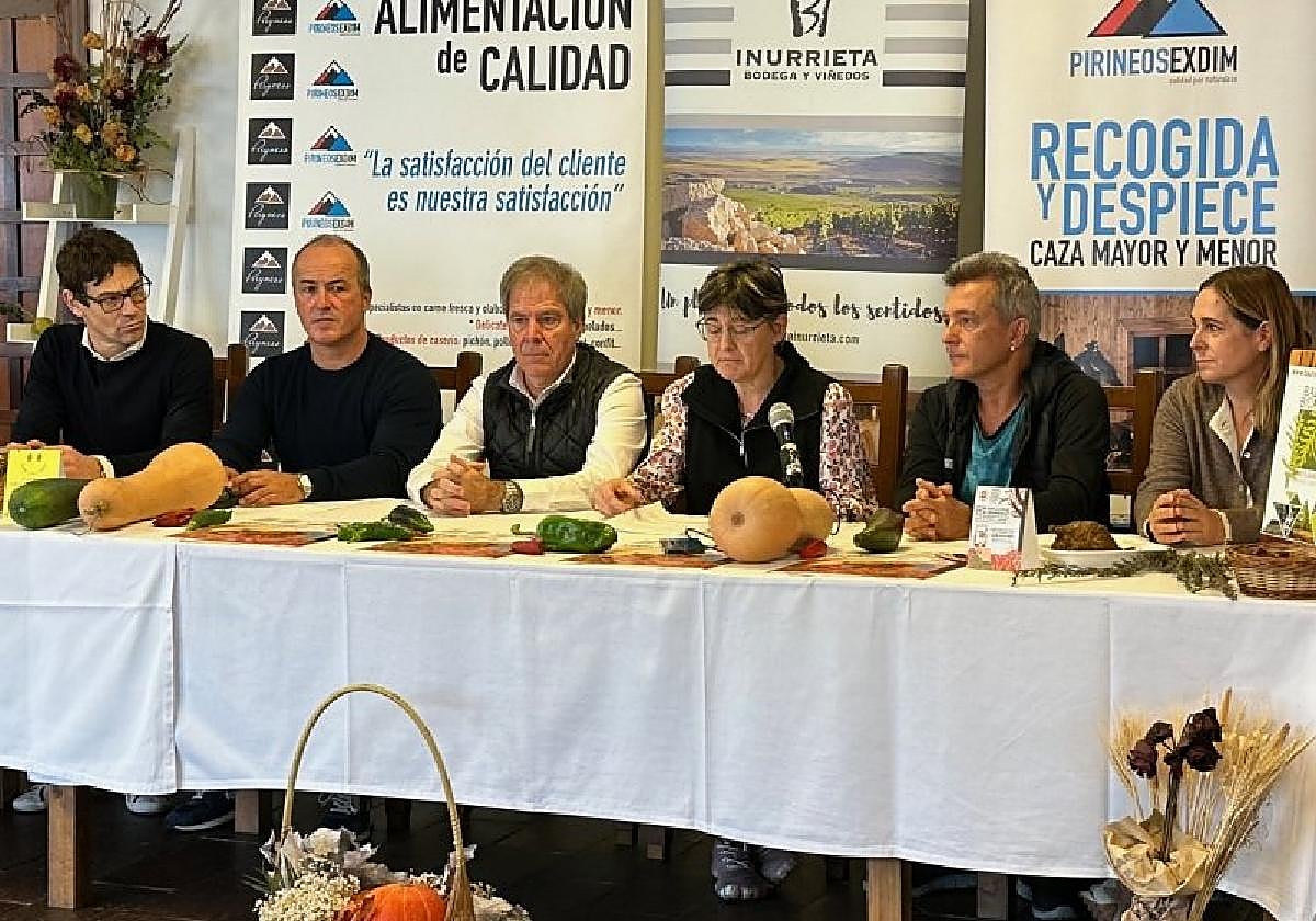 Calderón, Villanueva, Ezkurra, Leceaga, Urrutia, Albisu, Luzuriaga y Garate, en la presentación en el Restaurante Urgain de Oronoz-Mugairi.