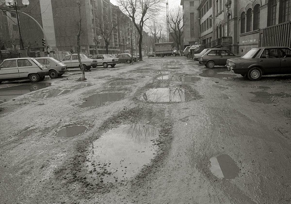 Charcos en el paseo de Duque de Mandas, en imagen ya de los años 80.