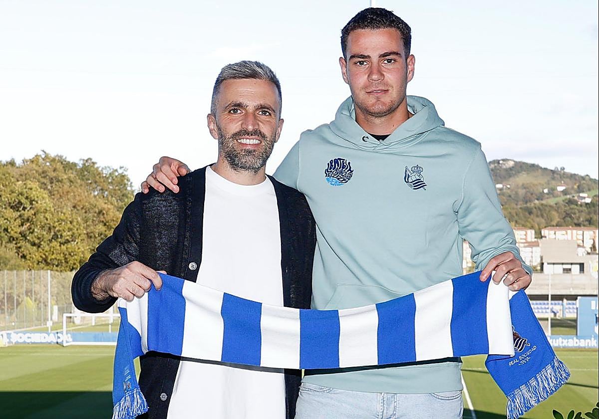 Erik Bretos y Ekain Orobengoa posan en Zubieta.