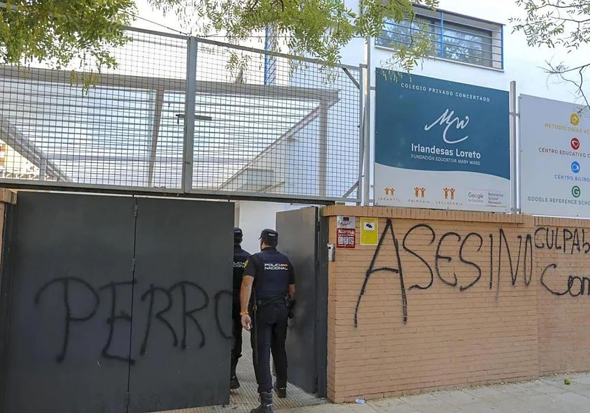 El colegio sevillano en el que se suicidó una alumna podría perder el concierto mientras crece la tensión con pintadas y amenazas