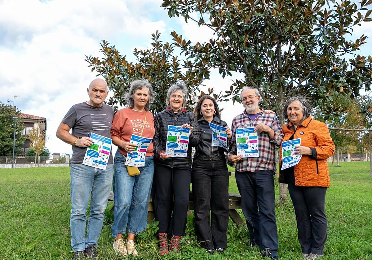 Zabaleta auzoan burutuko den bertso saioaren aurkezpena egin zuten atzo elkarte ezberdineko ordezkariek.