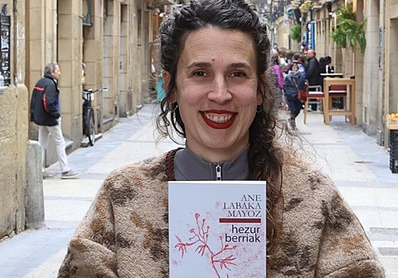 Ane Labakak bihar aurkeztuko du bere poema liburua JAMEn.