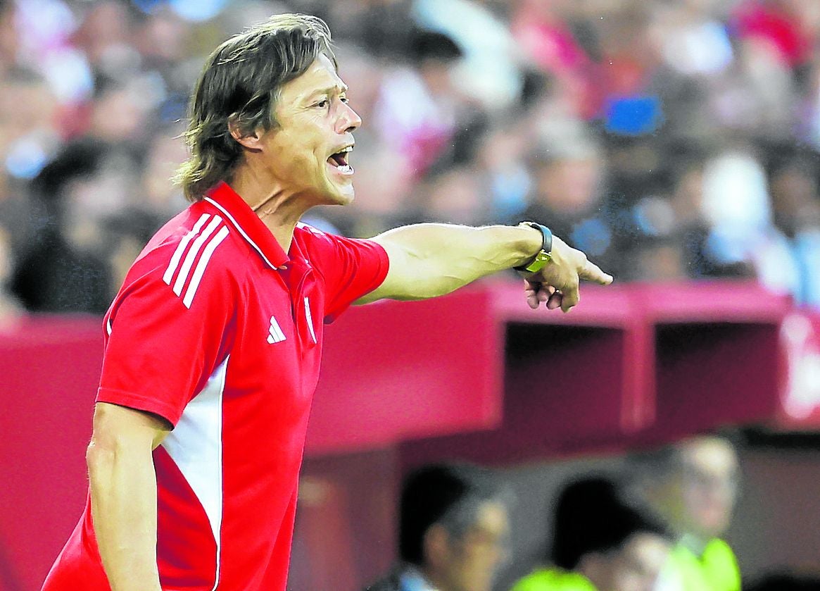 Matías Almeyda, nuevo entrendor del Sevilla, durante un partido esta temporada