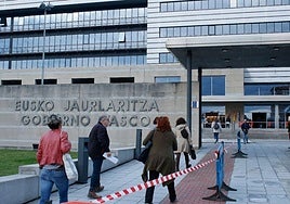 Los sindicatos exigen subir los salarios de los funcionarios más de lo que fije el Estado