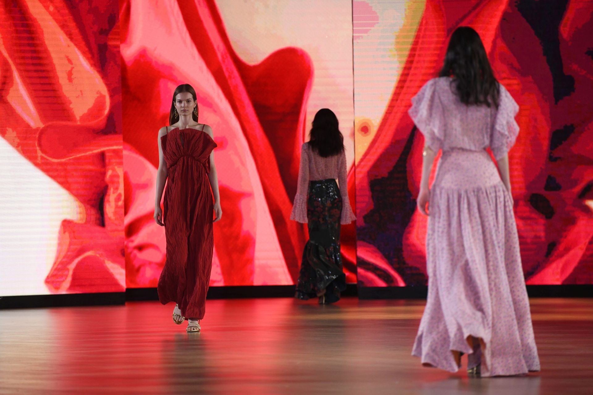 Desfile de Ailanto y CLARO Couture en el Museo Balenciaga