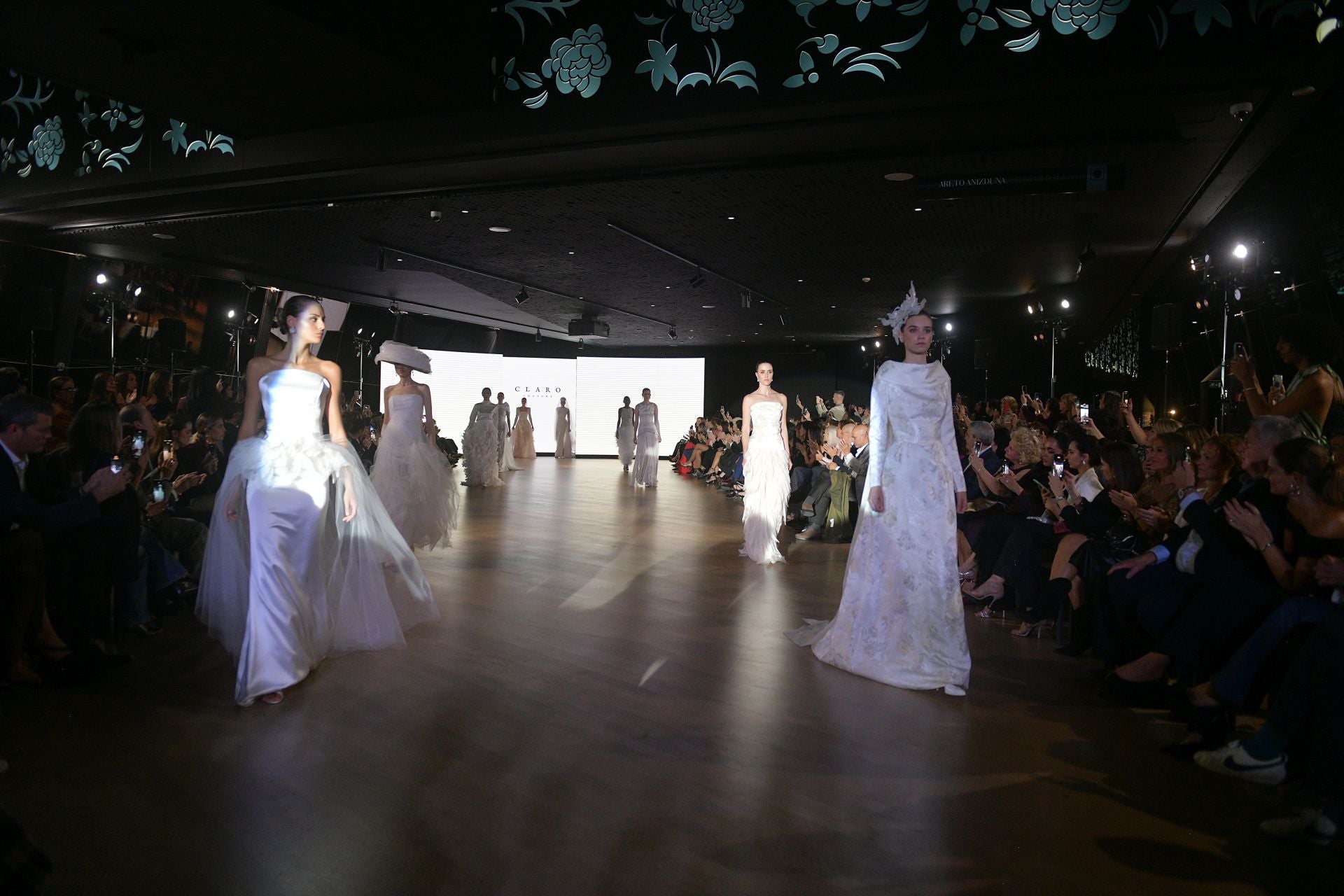 Desfile de Ailanto y CLARO Couture en el Museo Balenciaga
