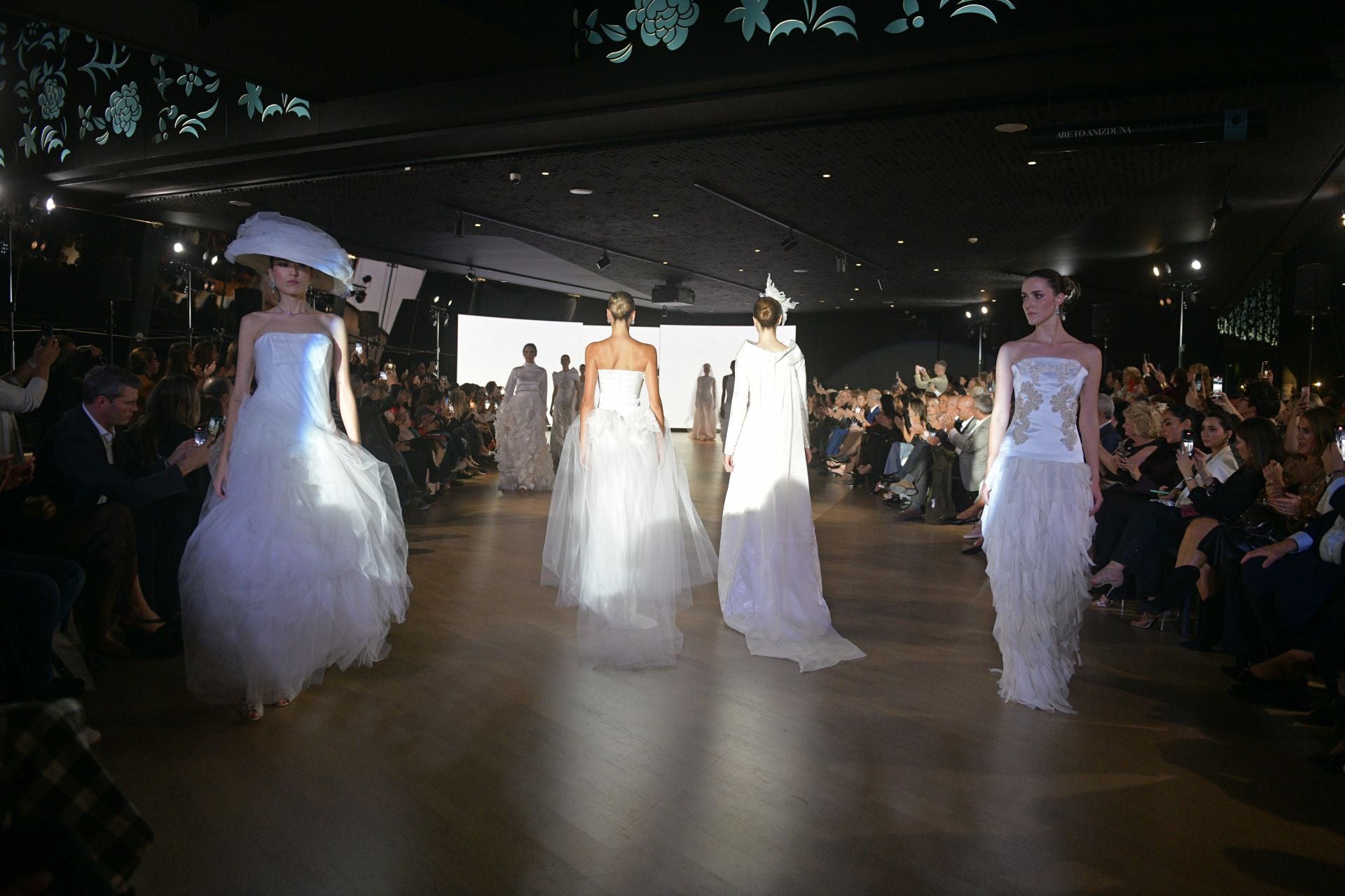 Desfile de Ailanto y CLARO Couture en el Museo Balenciaga