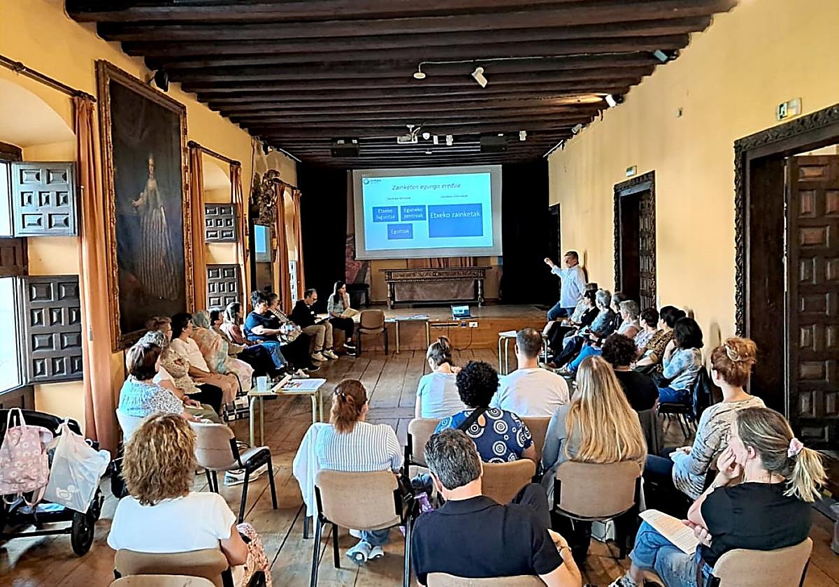 Las dos sesiones de la Mesa de Cuidados tuvieron una amplia participación.