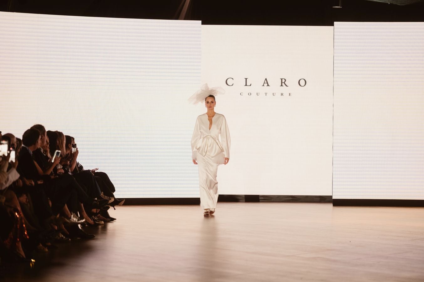 Arquitectura y poesía en el desfile de CLARO Couture