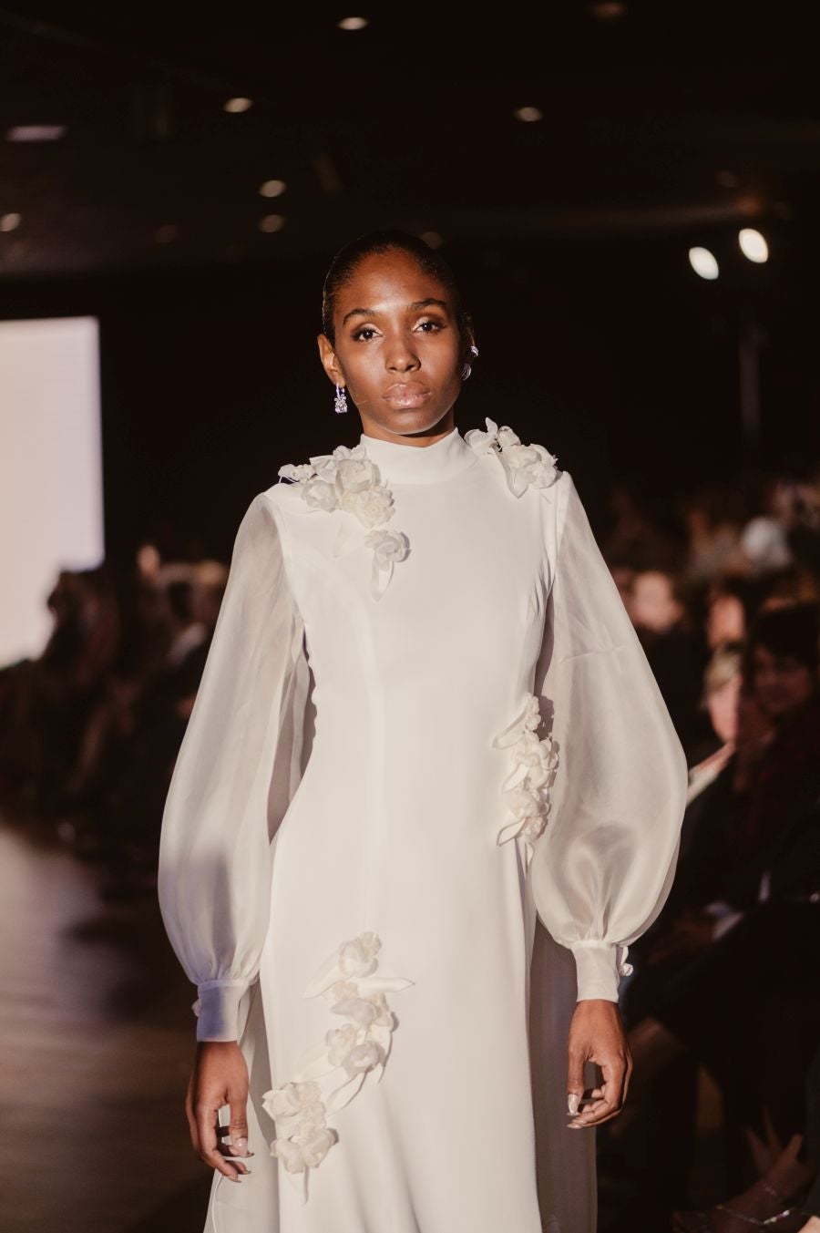 Arquitectura y poesía en el desfile de CLARO Couture