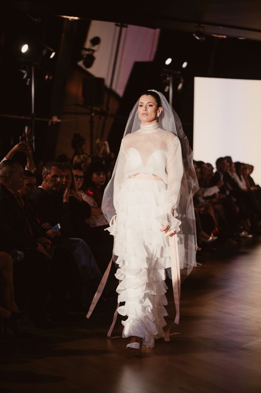 Arquitectura y poesía en el desfile de CLARO Couture