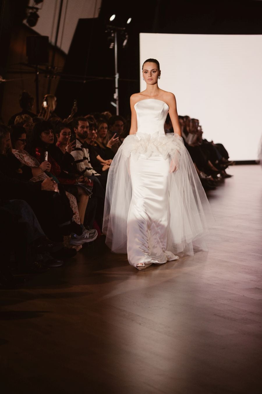 Arquitectura y poesía en el desfile de CLARO Couture