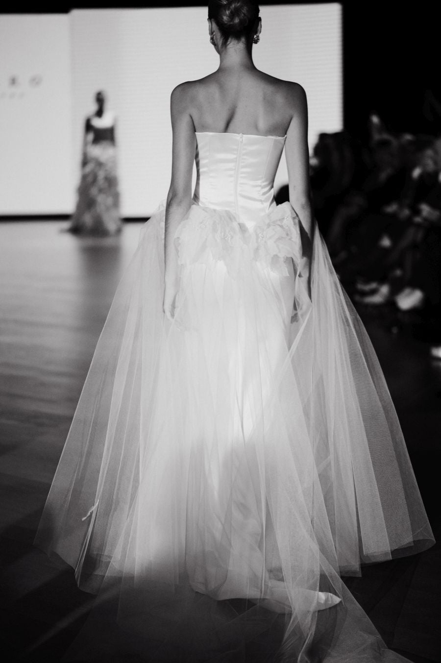 Arquitectura y poesía en el desfile de CLARO Couture