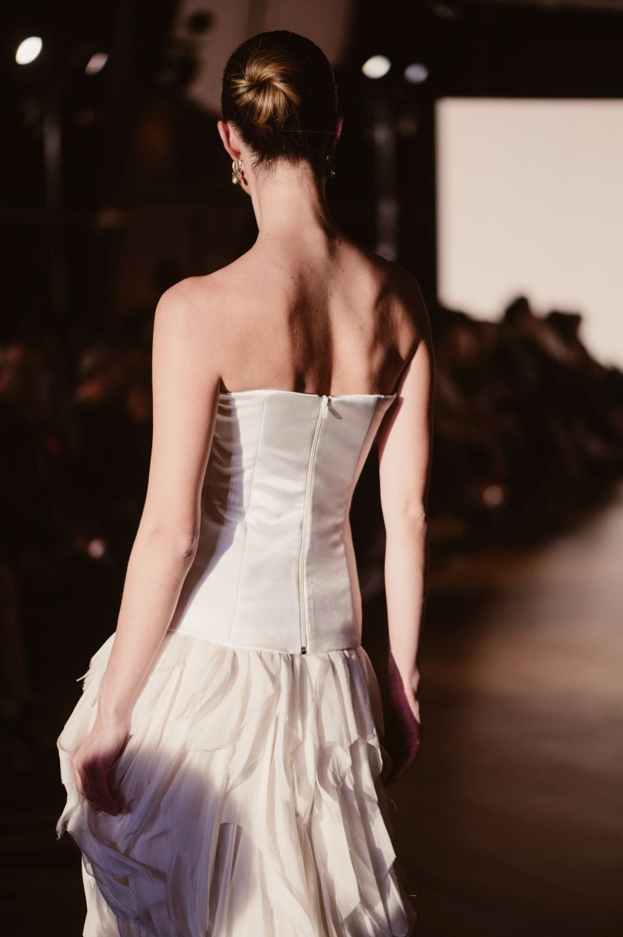 Arquitectura y poesía en el desfile de CLARO Couture