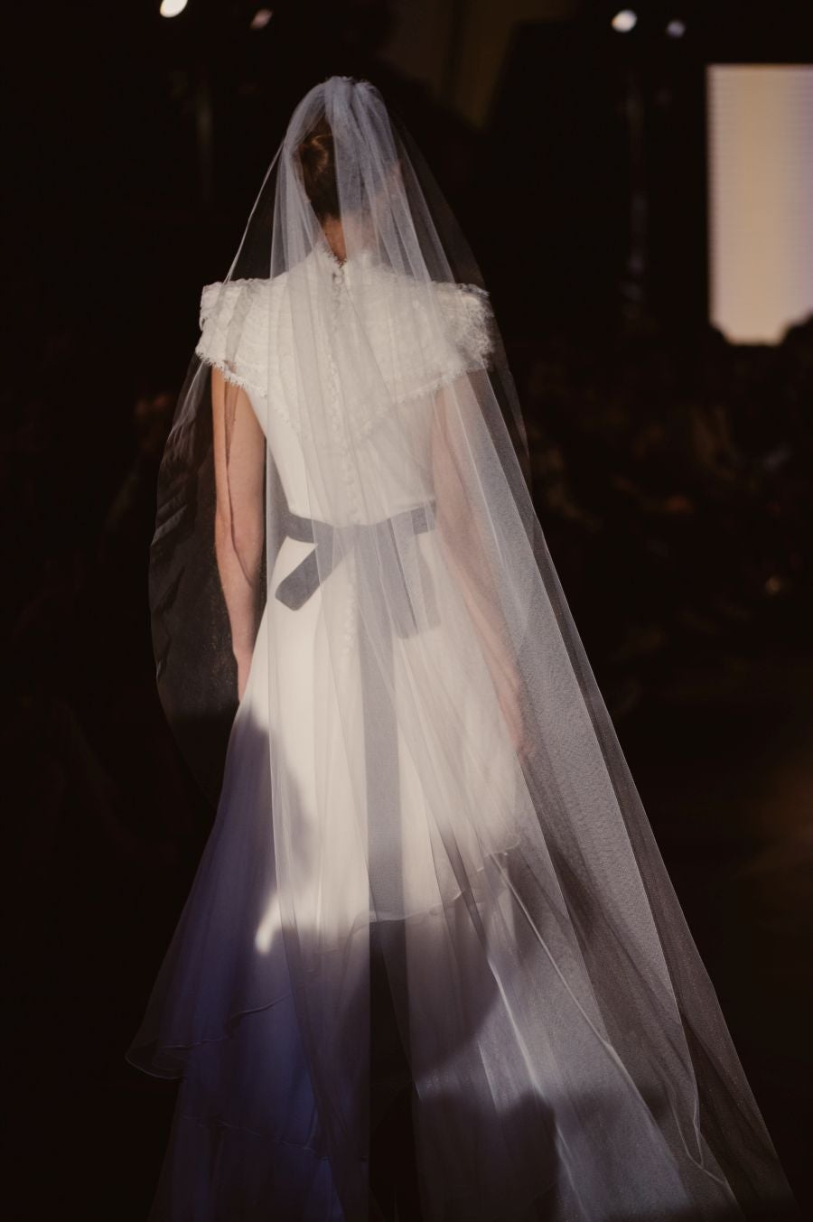 Arquitectura y poesía en el desfile de CLARO Couture